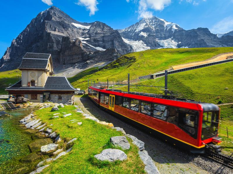 Le Grand Tour des sommets (3 trains panoramiques suisses)