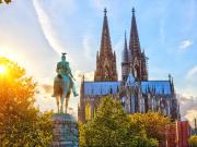 Cathédrale de Cologne au coucher du soleil