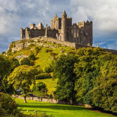 Tour Ireland by train