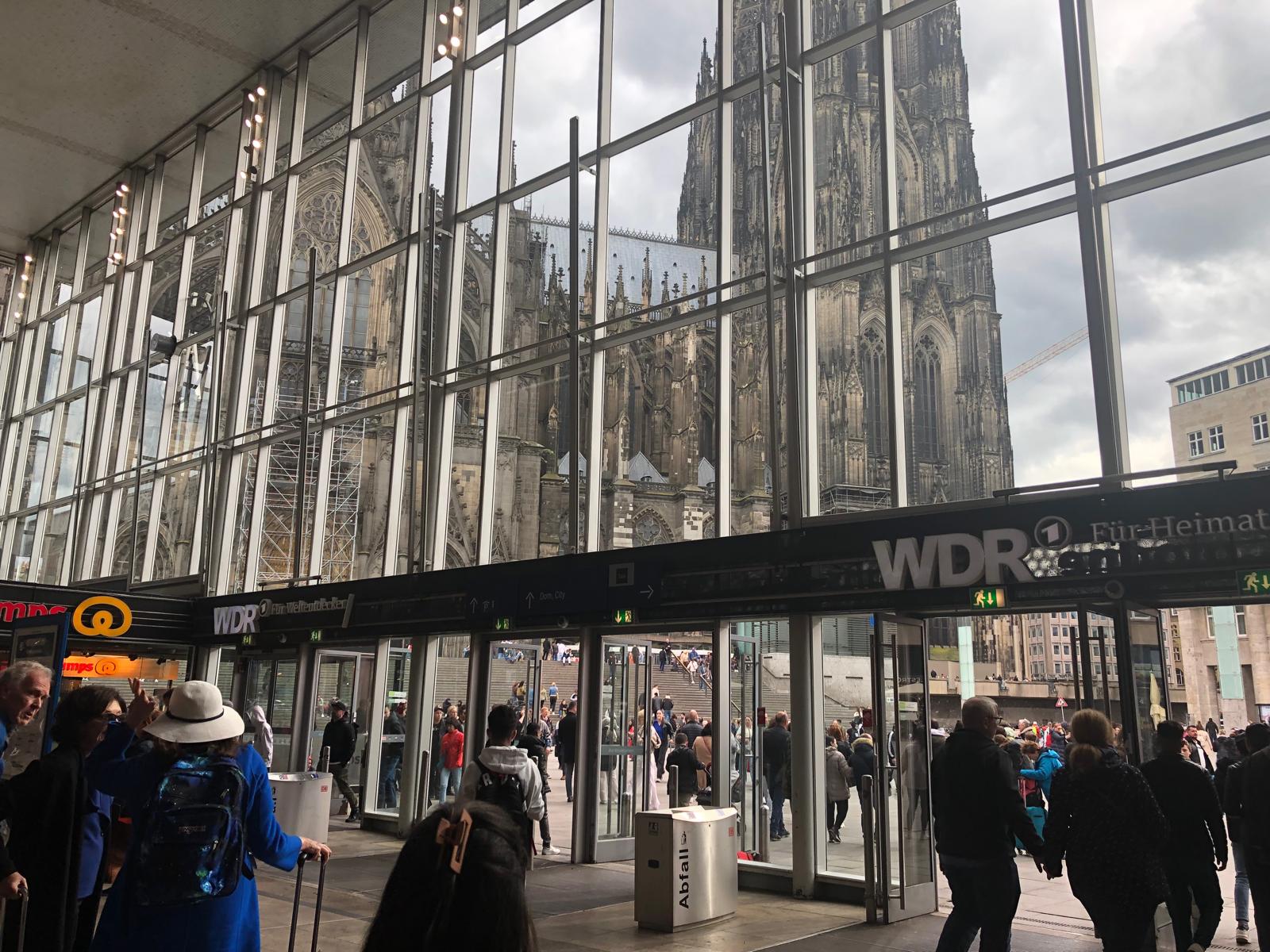 Allemagne Cologne cathédrale vue de la gare Discovery Trains