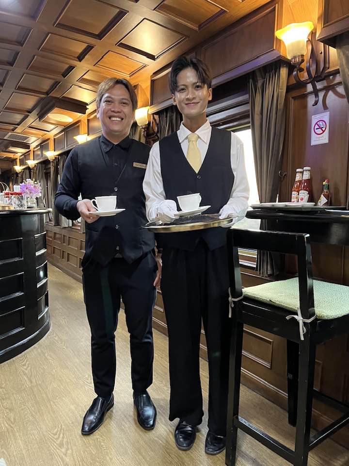 Blue Jasmine service à bord Discovery Trains