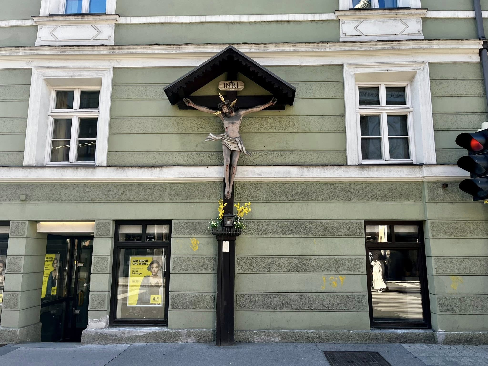 Christ de rue Innsbruck Discovery Trains
