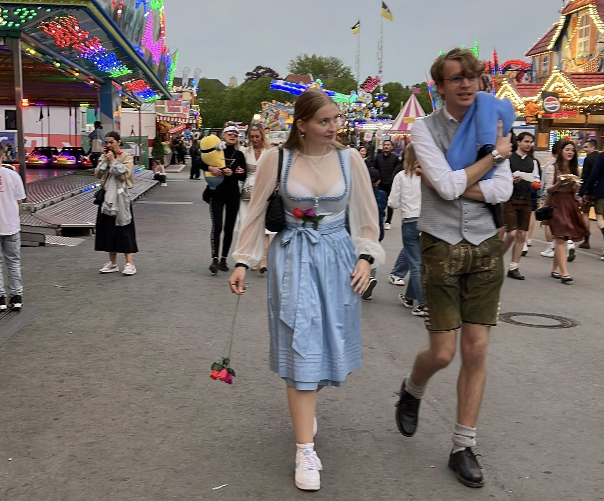 Couple à la fête tracht Munich Discovery Trains