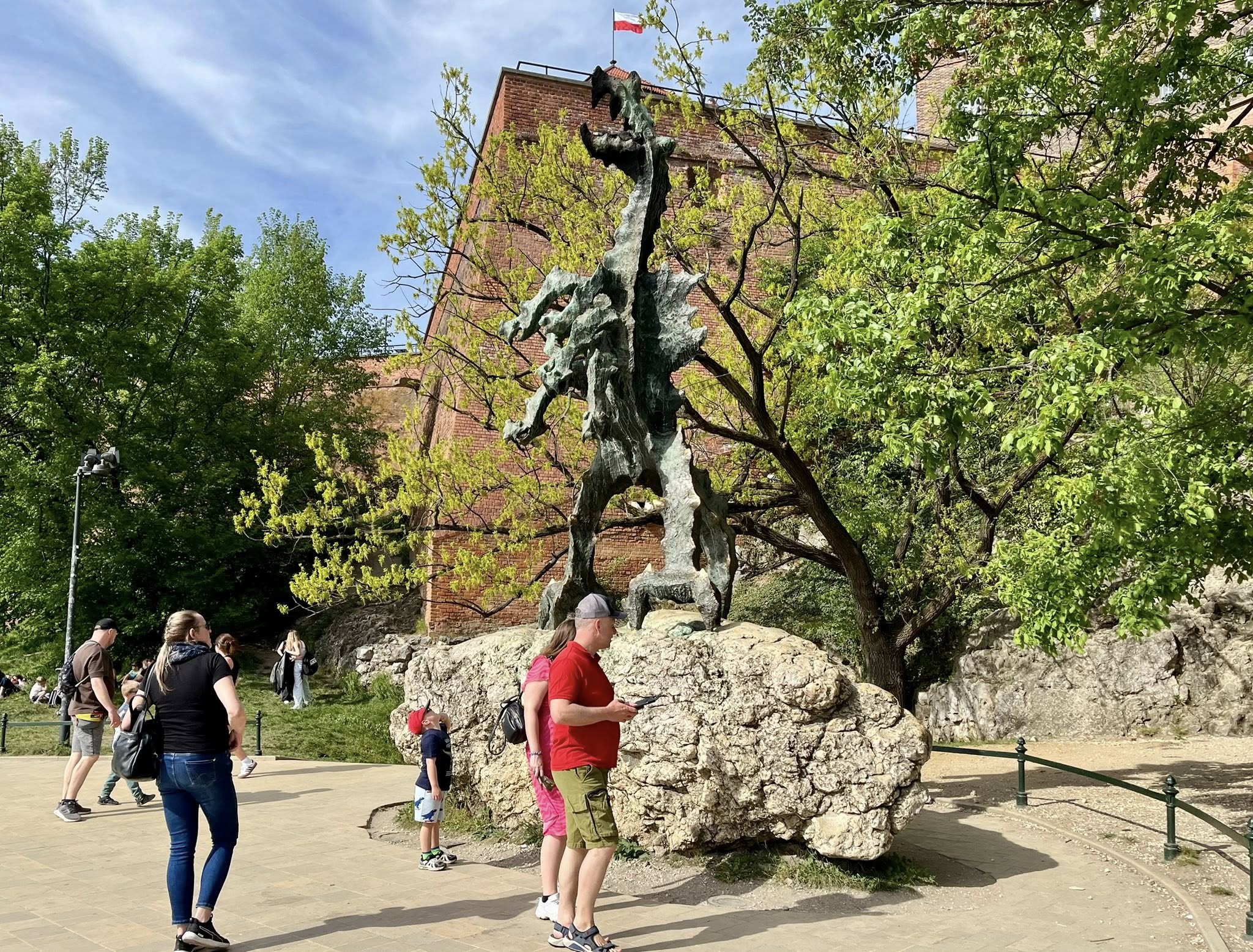 Statue du dragon Cracovie Pologne Discovery Trains