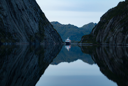 Norvège-Hurtigruten-Trollfjord.jpg