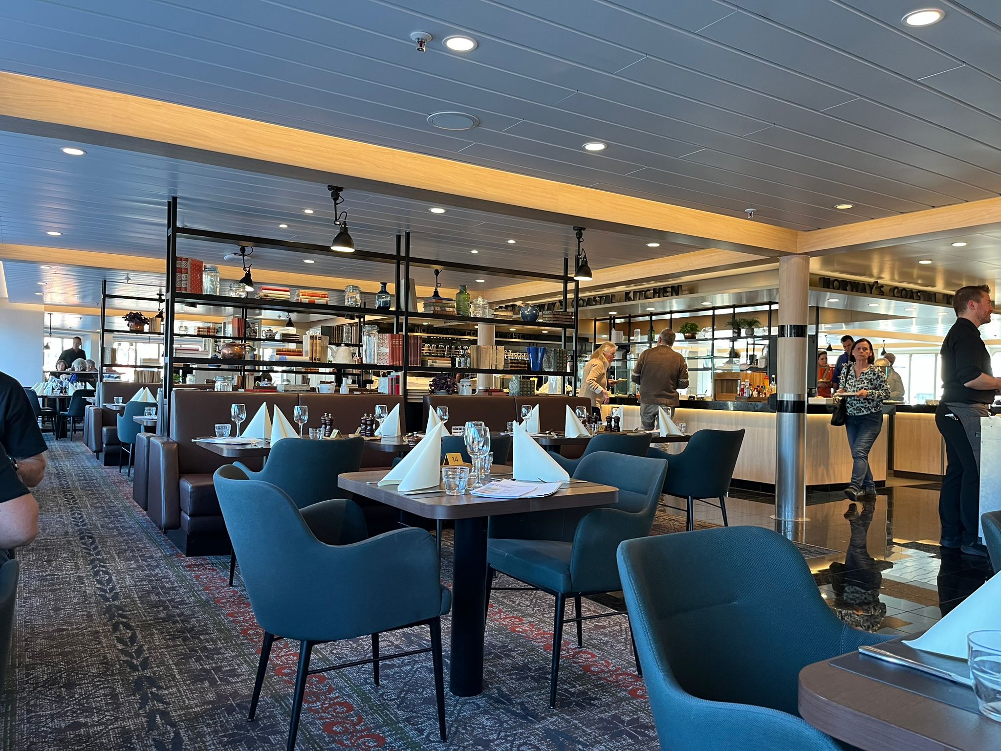 Restaurant de l'Express Côtier Hurtigruten © Discovery Trains