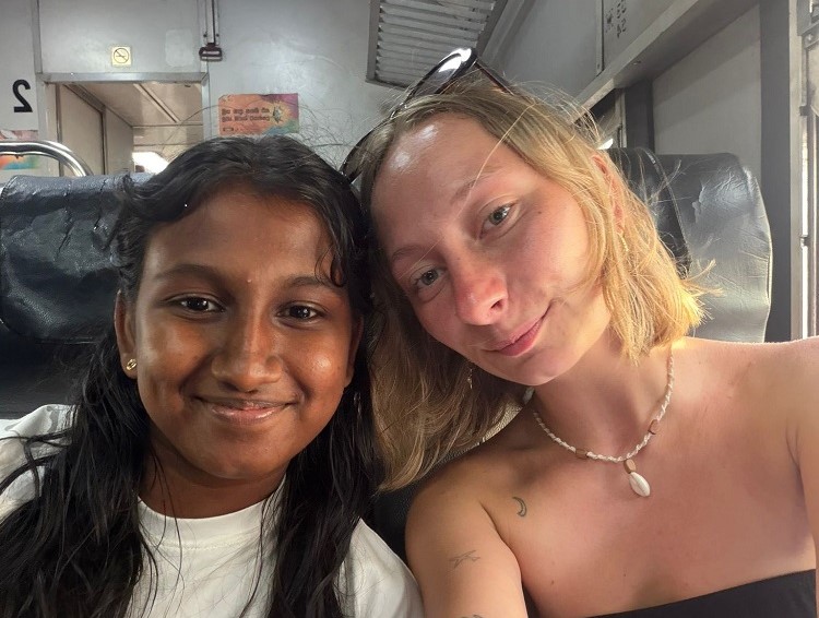 Romane Gaudré Discovery Trains Jeune fille sri lankaise 2