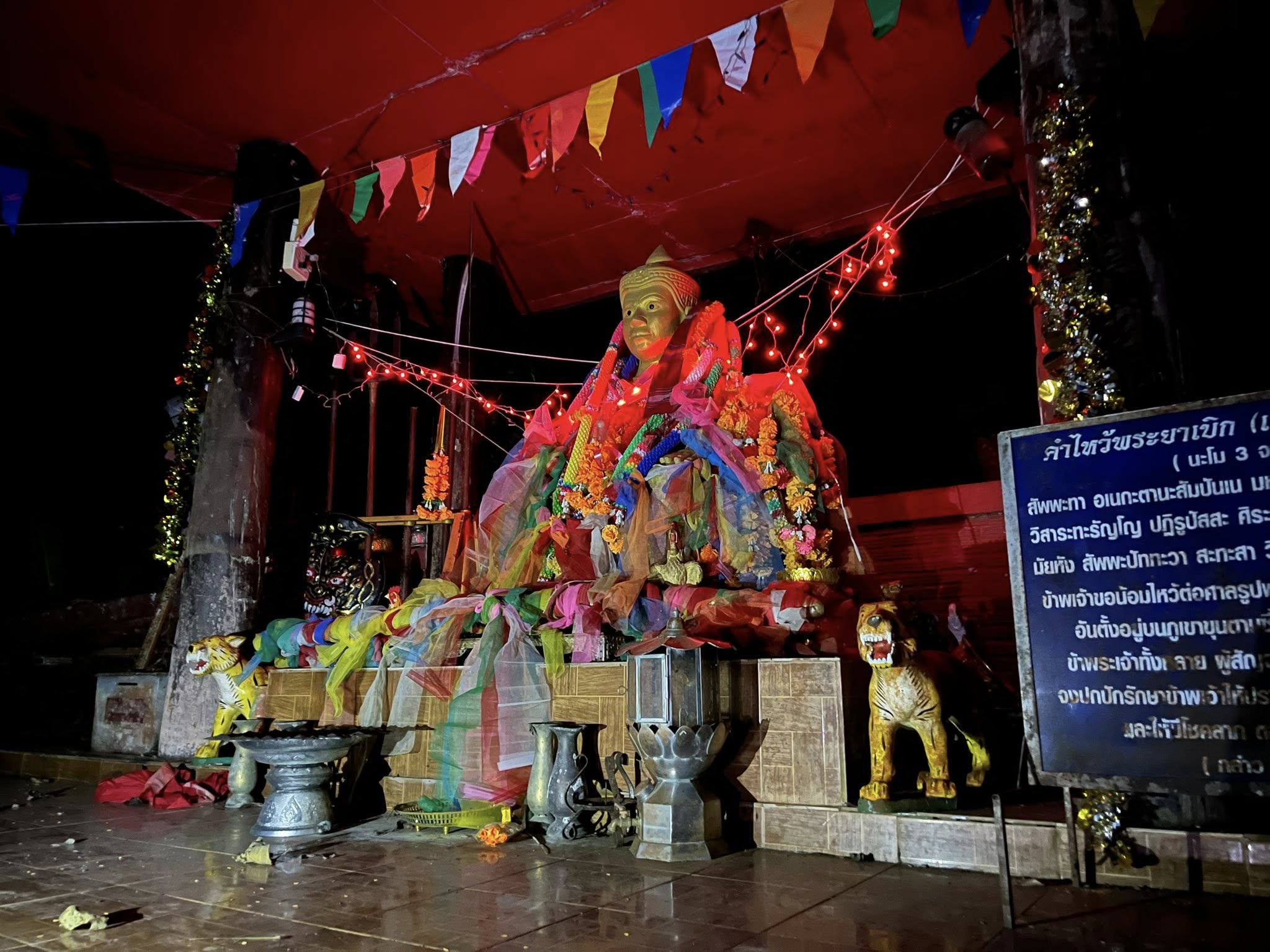 Statue dorée Khun Tan Blue Jasmine Discovery Trains